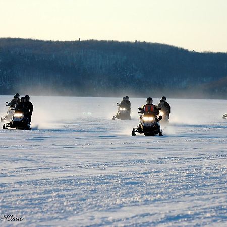 Auberge Du Lac-A-L'Eau-Claire เซนต์ อเล็กซิส เด มองส์ ภายนอก รูปภาพ