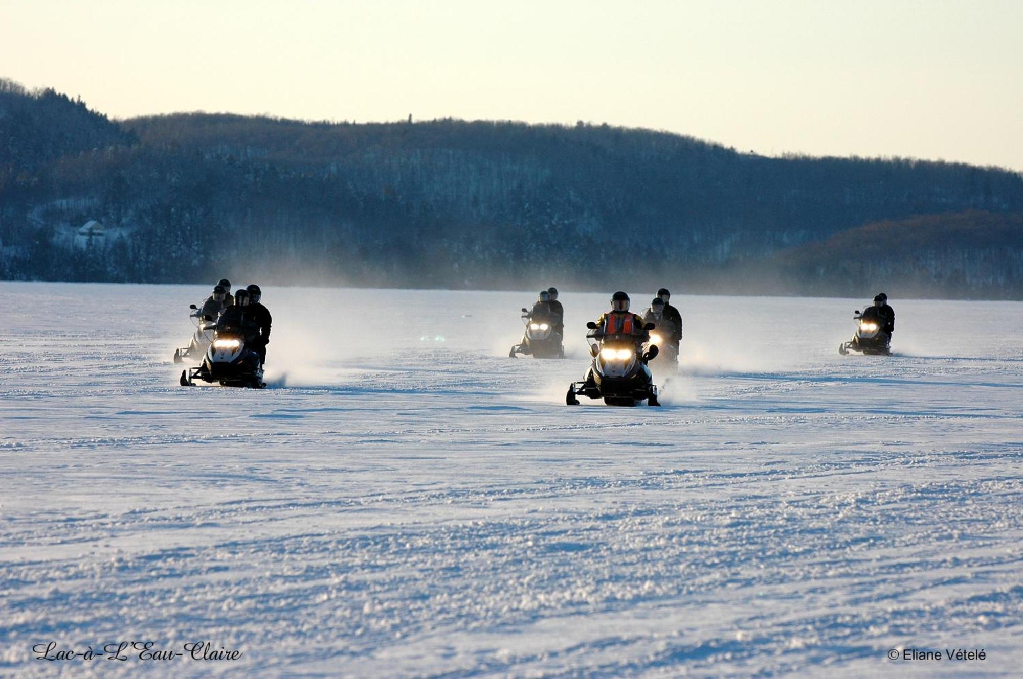 Auberge Du Lac-A-L'Eau-Claire เซนต์ อเล็กซิส เด มองส์ ภายนอก รูปภาพ