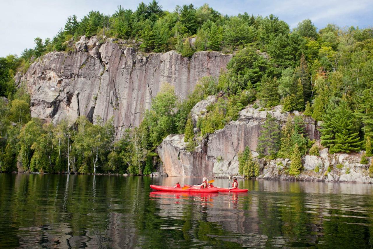 Auberge Du Lac-A-L'Eau-Claire เซนต์ อเล็กซิส เด มองส์ ภายนอก รูปภาพ